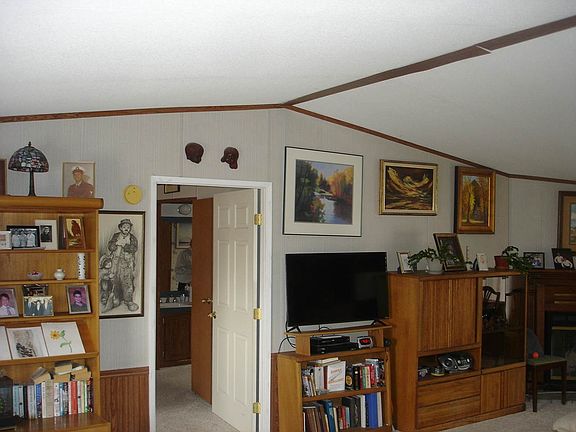 4th image of 113 Amor Ln