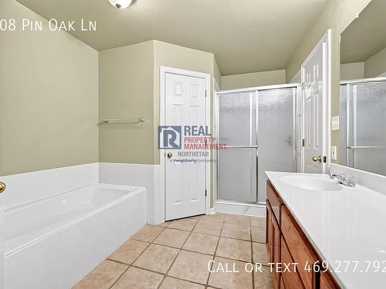 308 Pin Oak Ln — Photo 24
