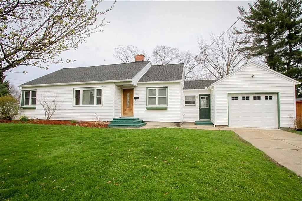 103 Raymond St photo 1