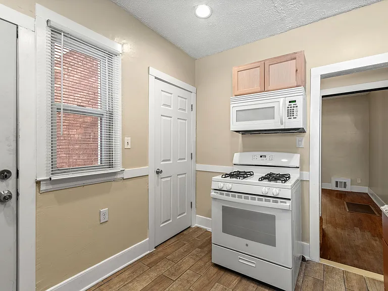 1476 W Grand Blvd — Photo 13
