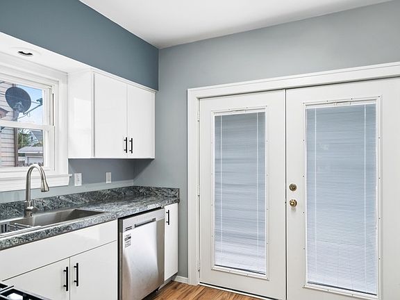 5th image of 2413 Montclair Ave