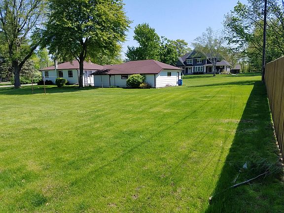 4th image of 815 Lanewood Ln N