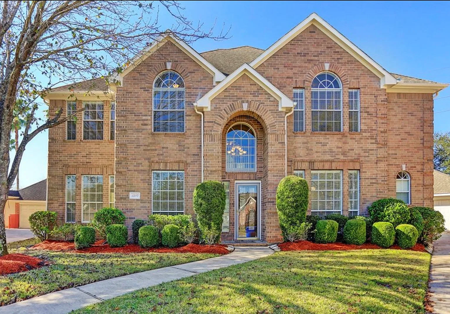 6 bed, 4012 sqft, $3,750 — Photo 1