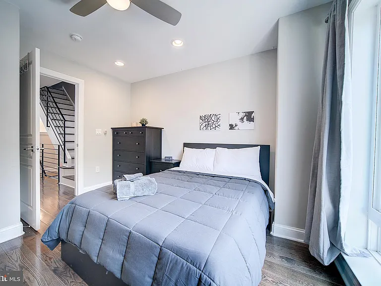 1513 S Lambert St — Photo 59