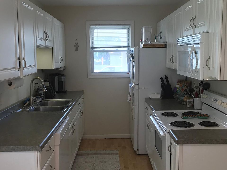 1st image of 320 N Beacon Blvd