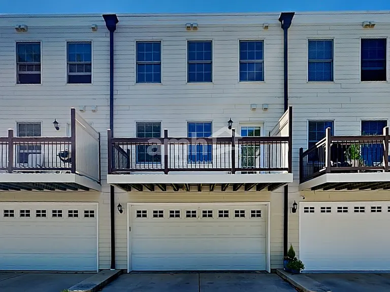 576 N River St — Photo 19