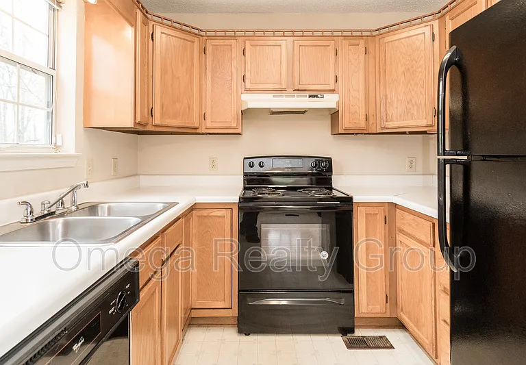 6770 Charles Dr — Photo 13