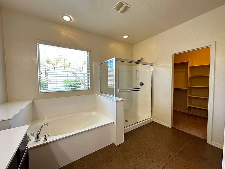 18618 W Mountain View Rd — Photo 16
