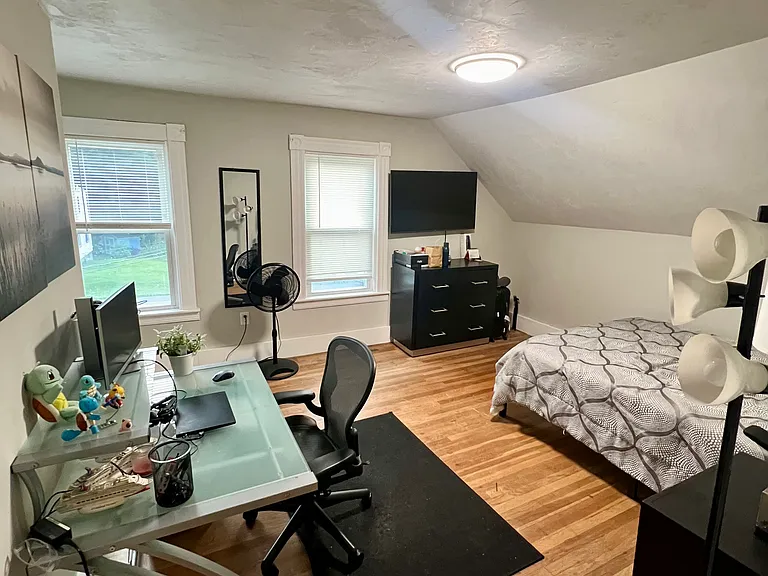 203 Hall St — Photo 11