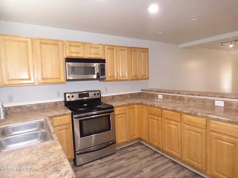 1077 N Riverside Dr #1 — Photo 5