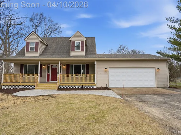 7354 Harrington Dr, Brighton, MI 48116