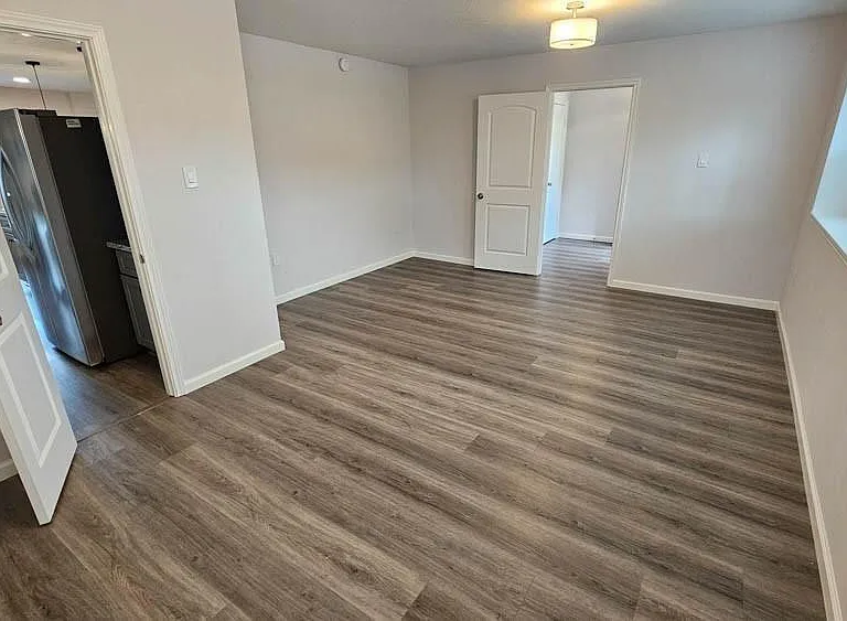 9327 Leader St — Photo 4