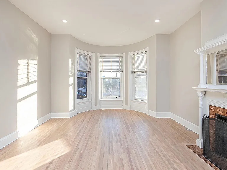 105 Washington St — Photo 3