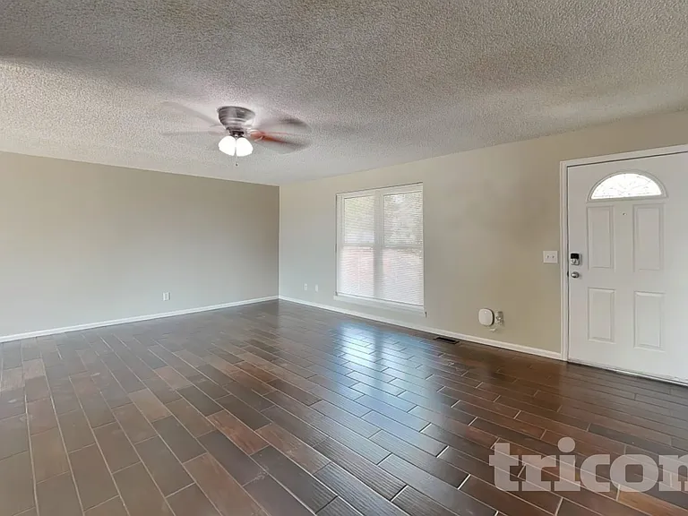 19545 E Iowa Cir — Photo 2