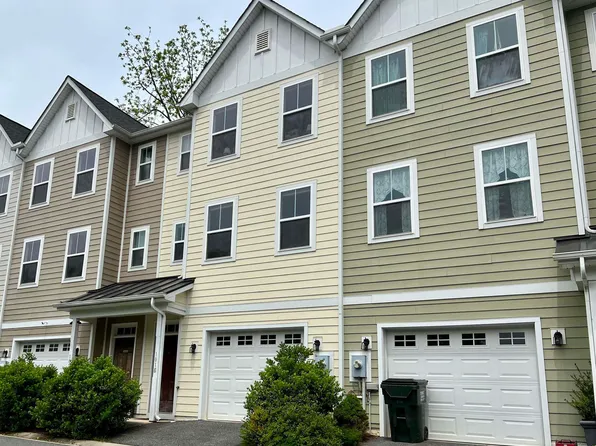 101 Longwood Dr APT E, Charlottesville, VA 22903