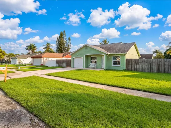 1290 McDermott Ln, Royal Palm Beach, FL 33411