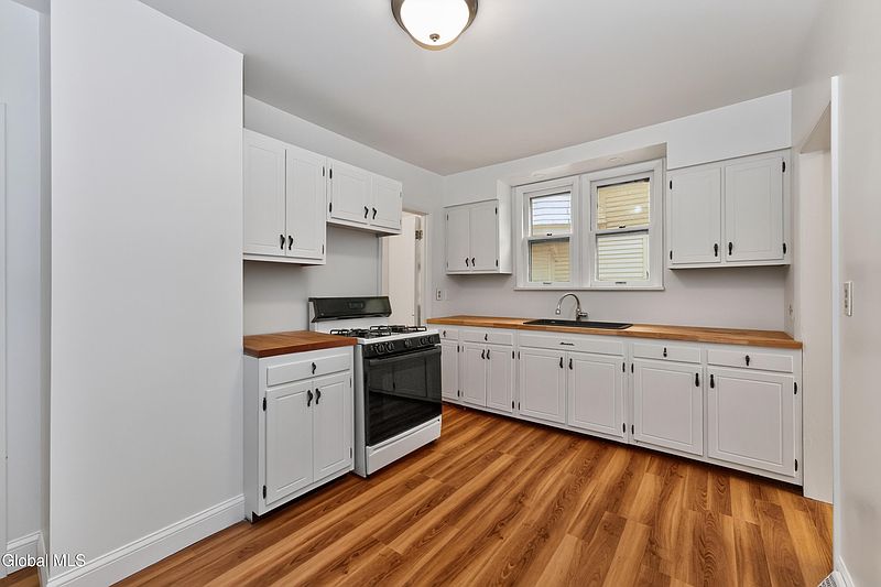 4th image of 386 Division Street