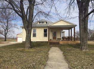 305 W Locust St, Fieldon, IL 62031