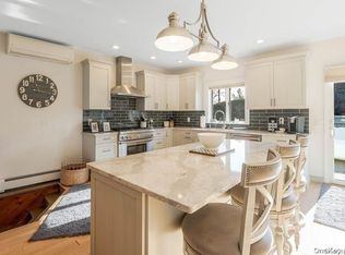 40 Parkside Dr, Jericho, NY
