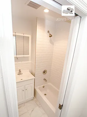 Rented by Jonis Realty | media 3