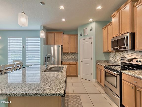 4th image of 419 River Square Ln