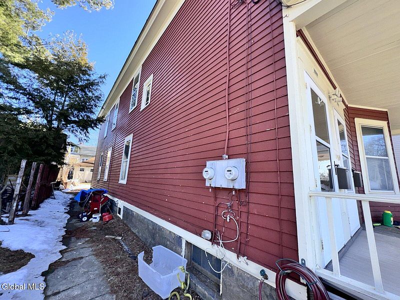 2nd image of 2531 Campbell Avenue