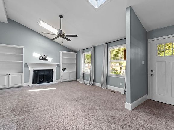 3rd image of 2328 Ravenhill Dr