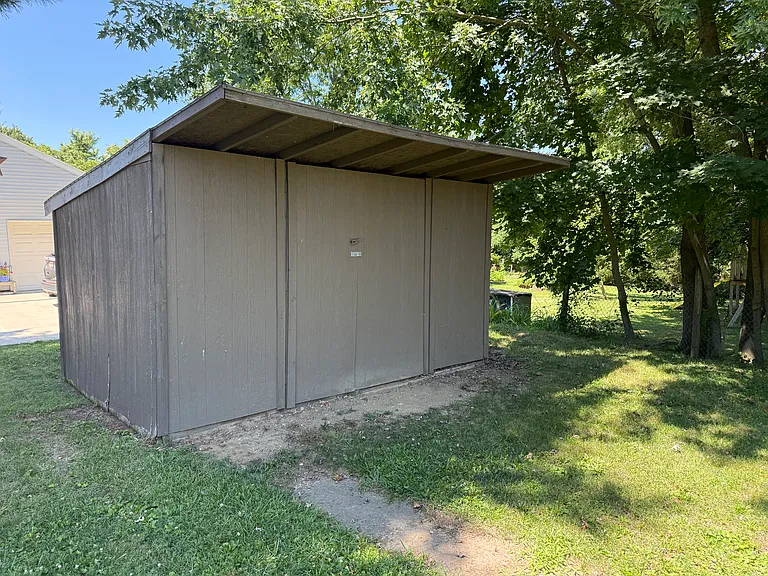 142 E Walnut St — Photo 10