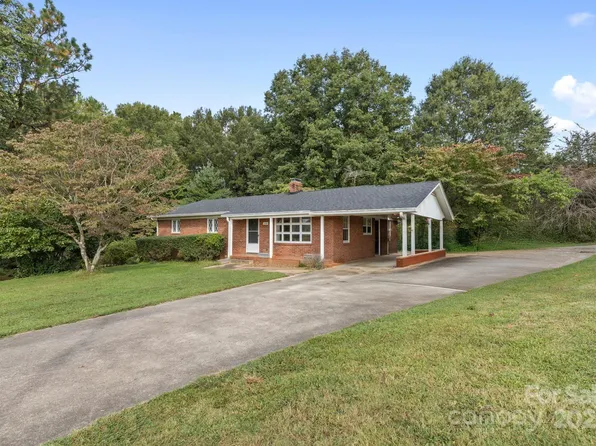 3004 Newton Dr, Statesville, NC 28677