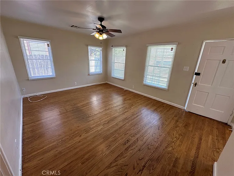 210 S Bush St — Photo 12