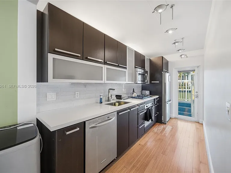 7207 Bay Dr #21 — Photo 5