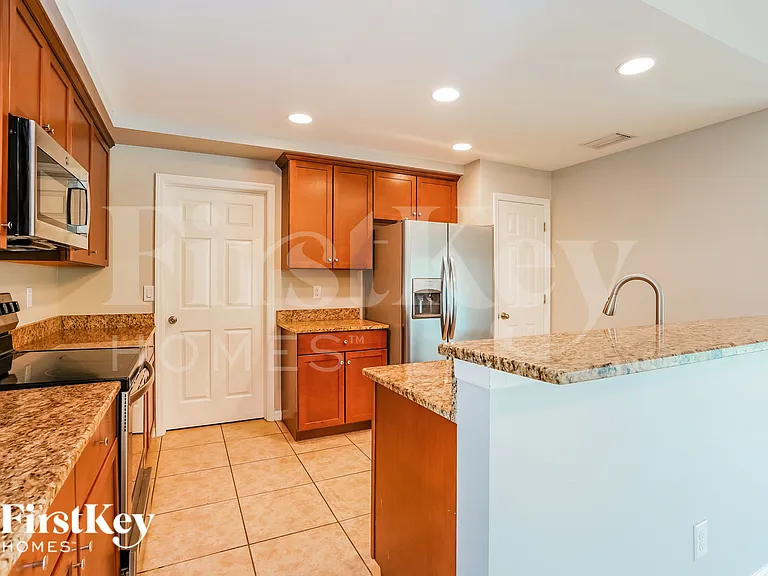 3032 NW 6th Ave — Photo 6