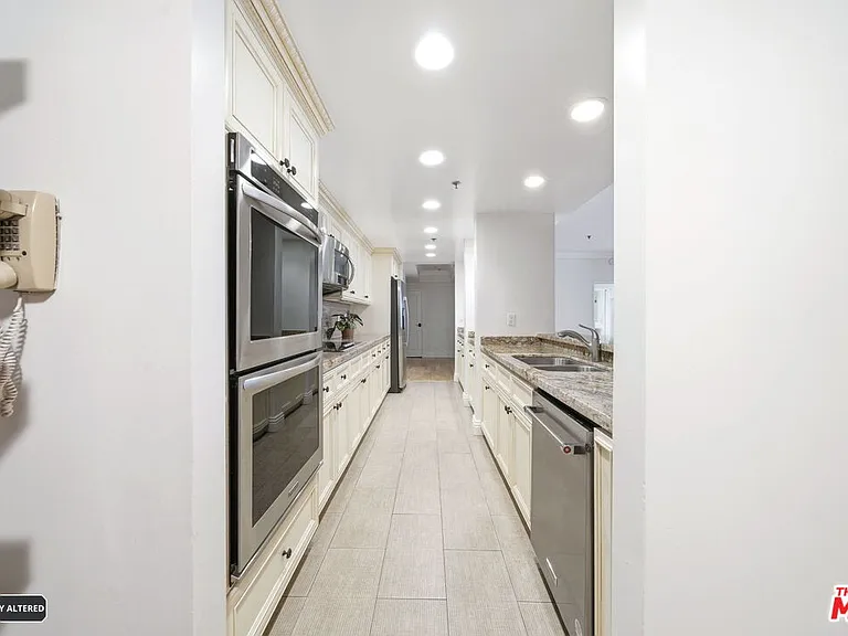 10660 Wilshire Blvd #805 — Photo 22