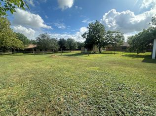 129 S Pecan St, Flatonia, TX 78941