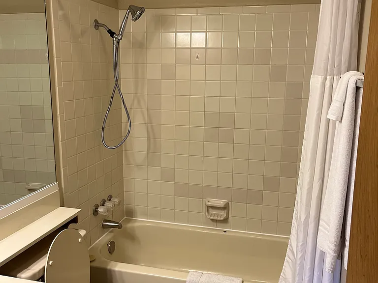 900 E Peachtree Ter — Photo 26