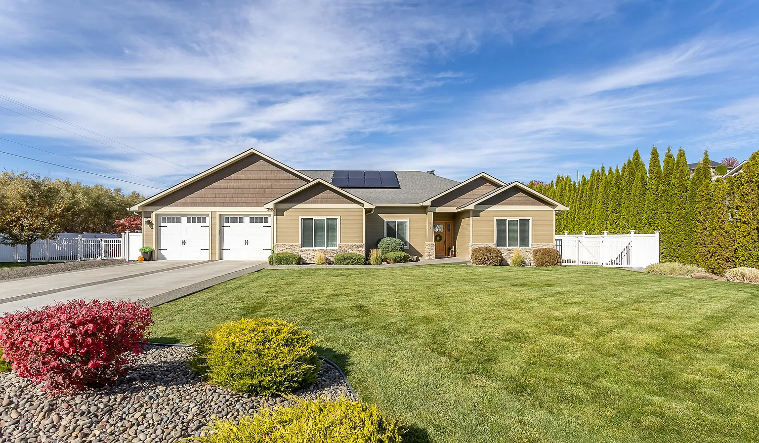 800 Majesty Heights Dr photo 1