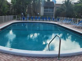 959 SE 2nd Ave, Deerfield Beach, FL