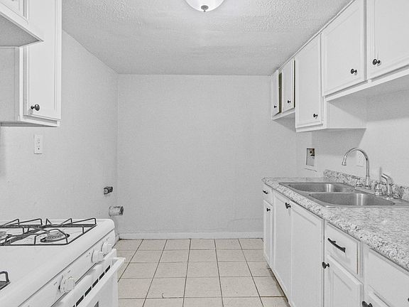 4th image of 9706 Farragut St