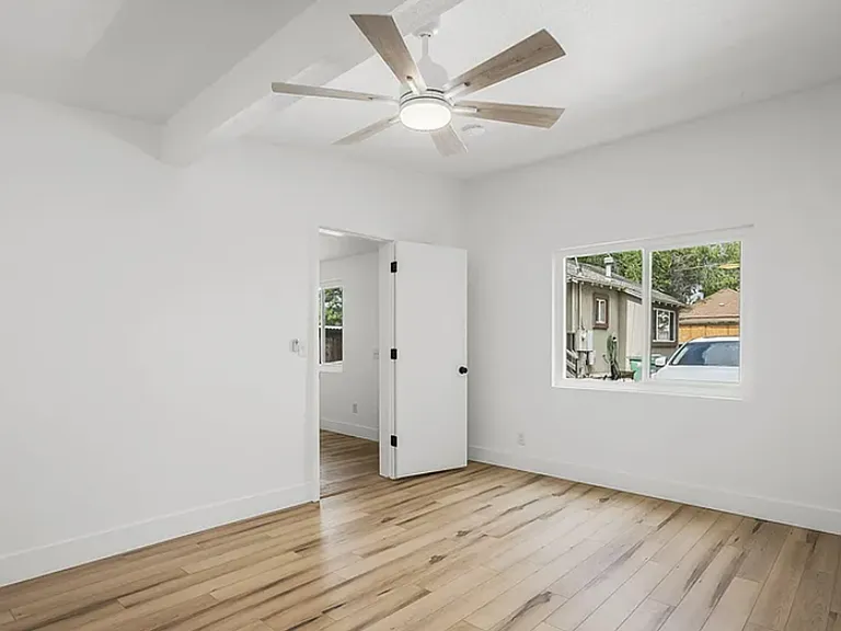 1037 1/2 Litch Ct — Photo 12