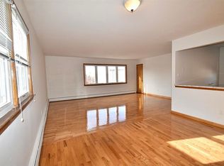 21 Country Village Ct, Bayonne, NJ 07002