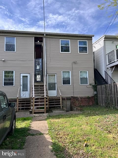 2nd image of 1806 C St SE