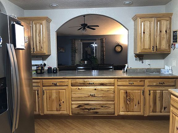 Kitchen breakfast bar