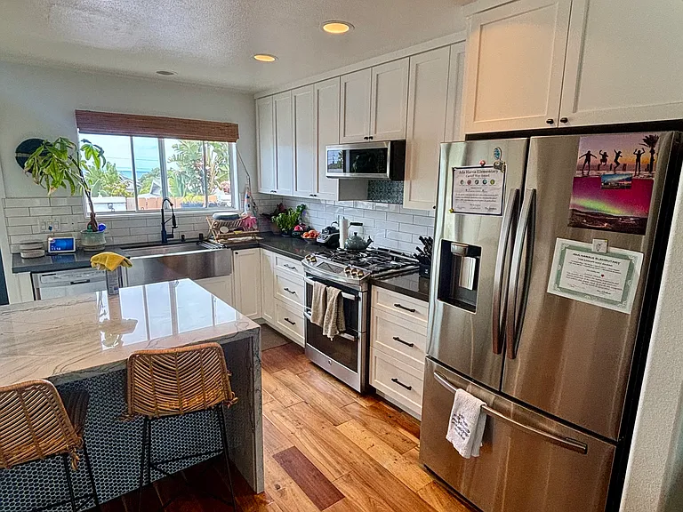 2064 Glasgow Ave — Photo 13