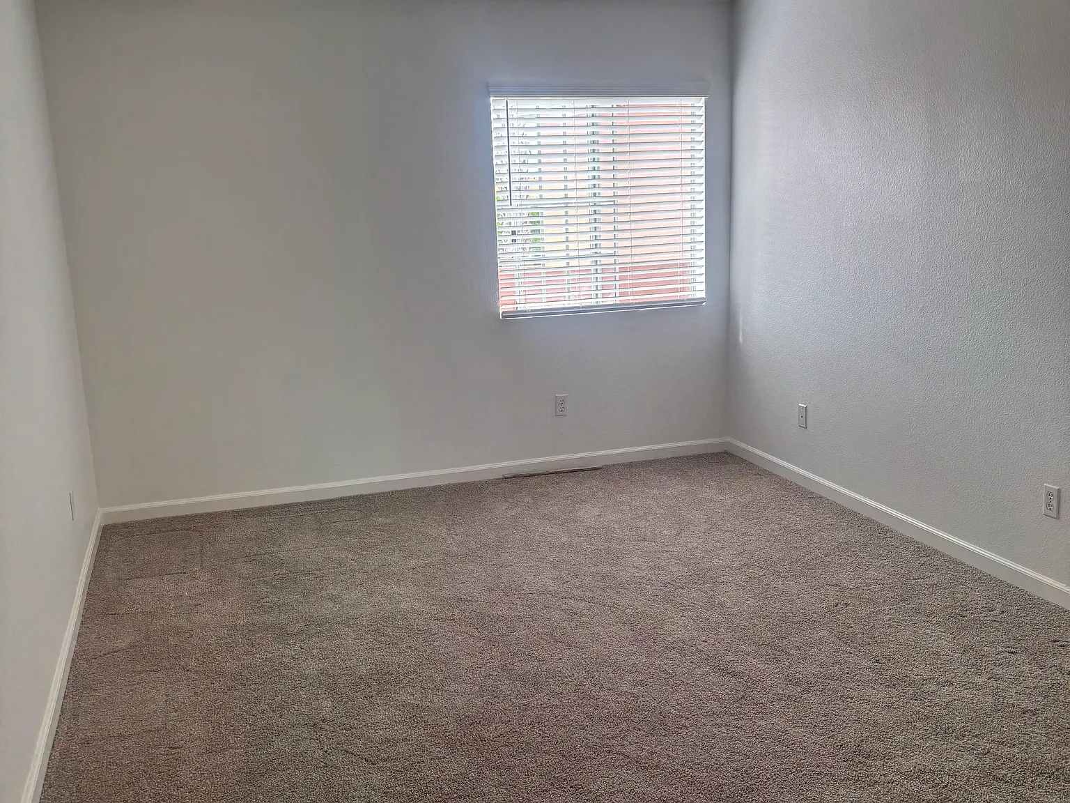2 bed, 914 sqft, $1,499 — Photo 1