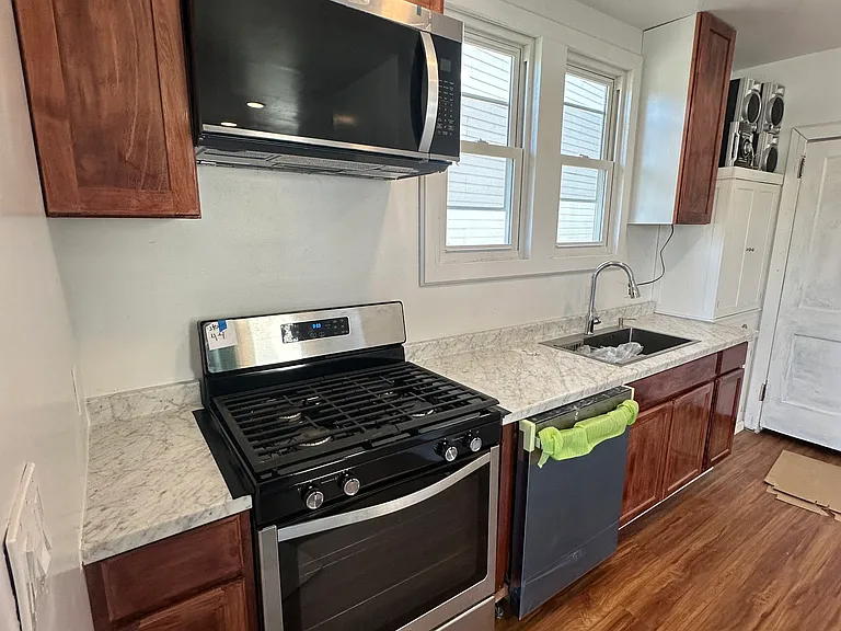 1469 Franklin St — Photo 11
