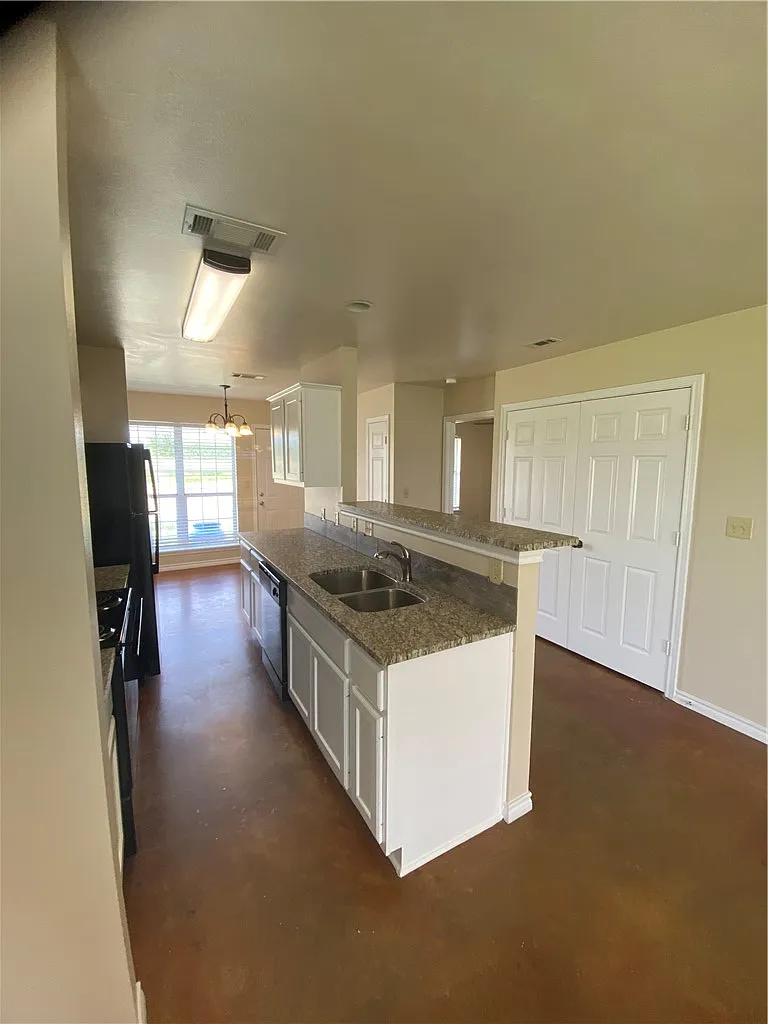 3 bed, 2.5 bath, 1048 sqft, $1,750 — Photo 4