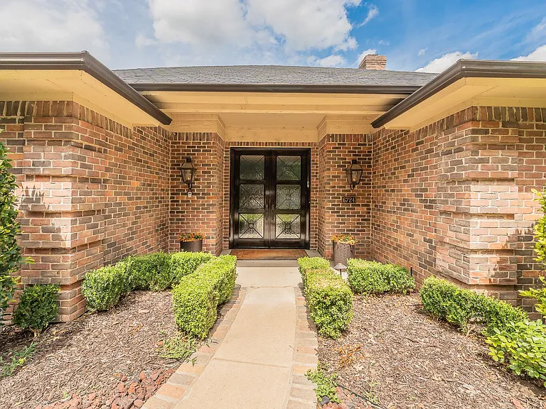 6724 Blue Meadow Dr — Photo 3