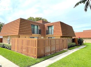 2561 Lakeview Ct #2561, Hollywood, FL 33026