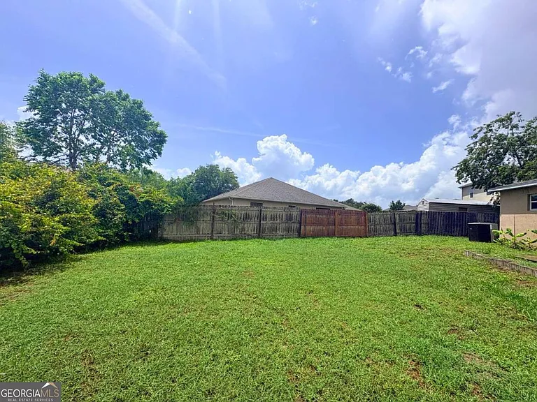 94 Pine Bluff Blvd E — Photo 30