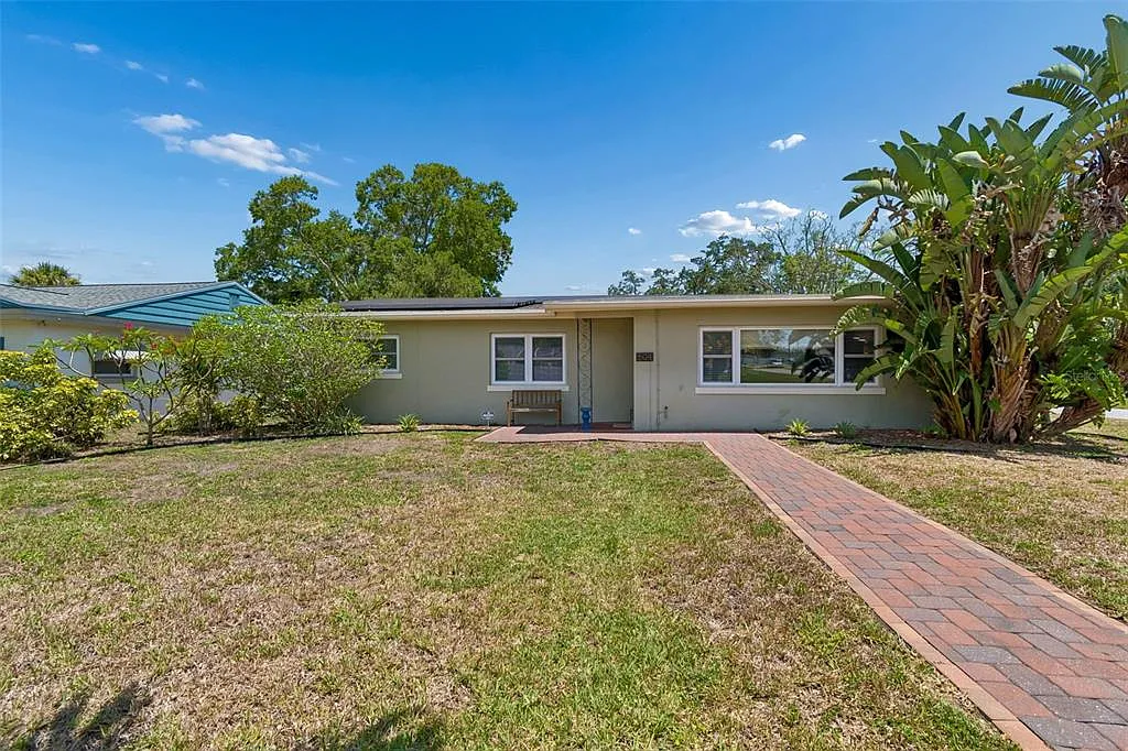 3 bed, 2.0 bath, 1545 sqft, $4,300 — Photo 2